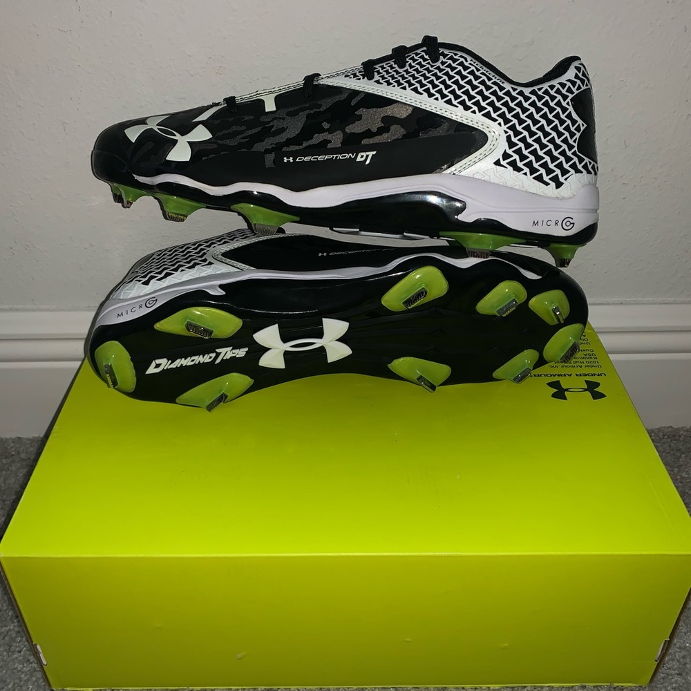 Men’s Size 13 UA Deception Low DT Baseball Cleats